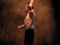Michael Stipe (R.EM) conquistou o mundo inteiro com sua dança esquisita em Lonsing My Religion.